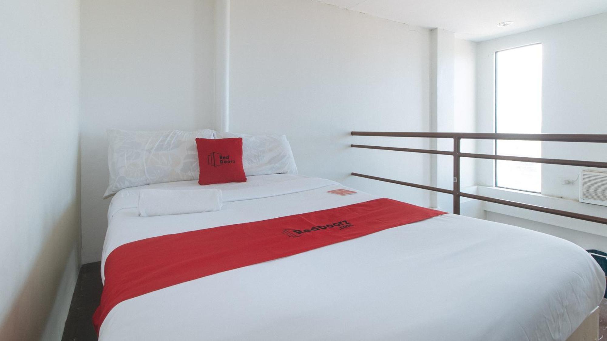 Reddoorz At Goldentown Hotel Davao City מראה חיצוני תמונה