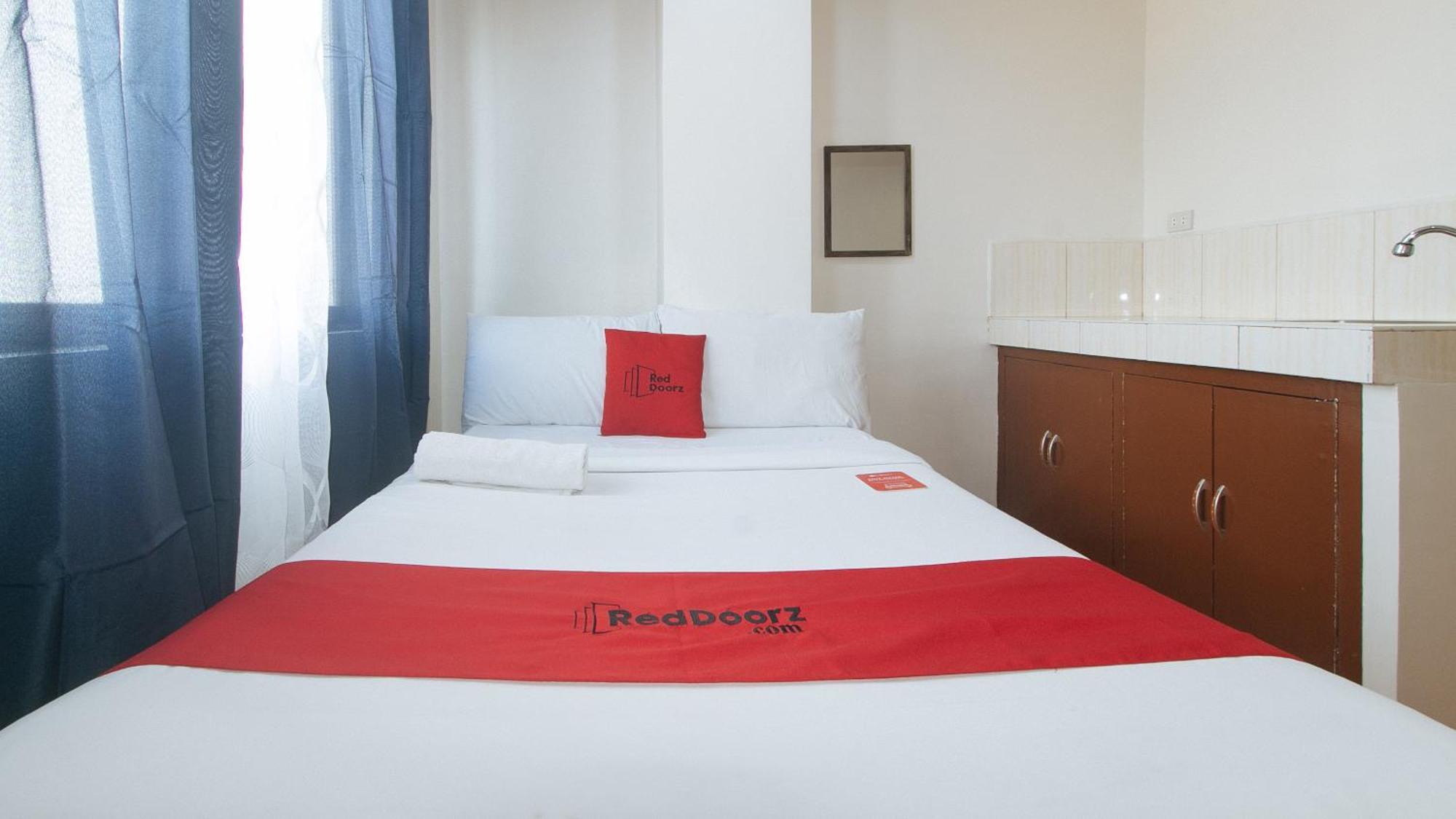 Reddoorz At Goldentown Hotel Davao City מראה חיצוני תמונה